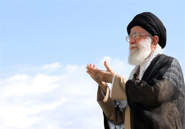 O líder supremo do Irã, Aiatolá Seyyed Ali Khamenei, Liderança 