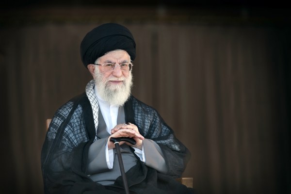 O líder supremo do Irã, Aiatolá Seyyed Ali Khamenei, Biografia
