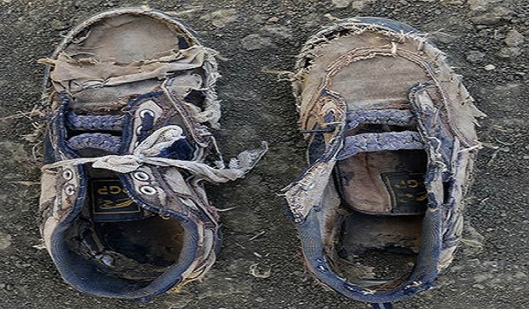 A Pair of Old and Worn Shoes, More Valuable to Imam Ali (as) Than Being a Ruler