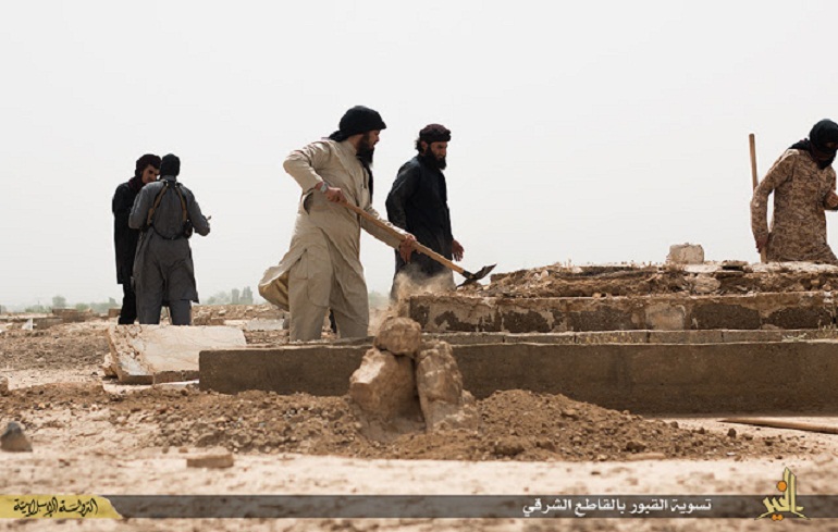 تخریب قبور توسط داعش
