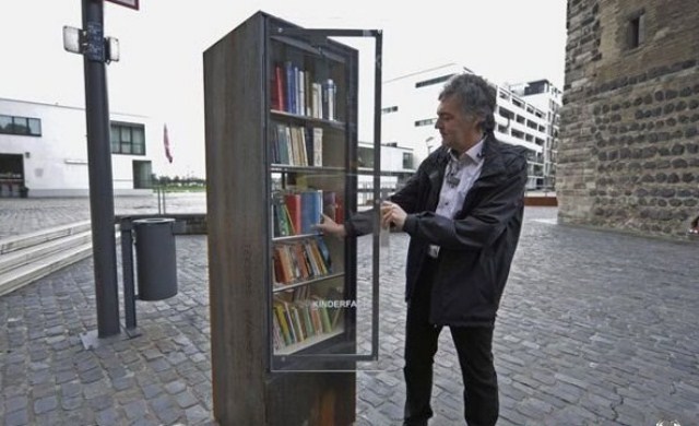 امانت داری کتابخانه شهری