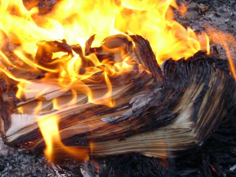 شبهة حرق كتب الحديث