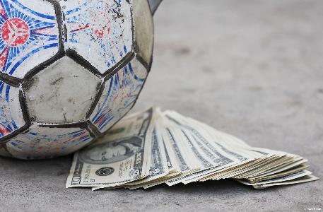 فوتبال و دلار