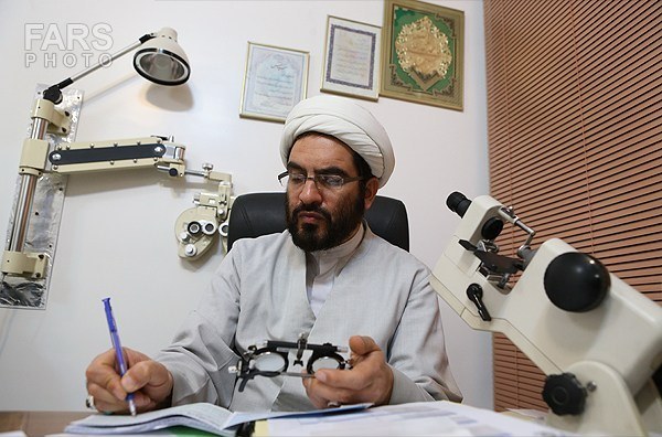 چشم پزشکی حجت الاسلام اکبر خاتمی