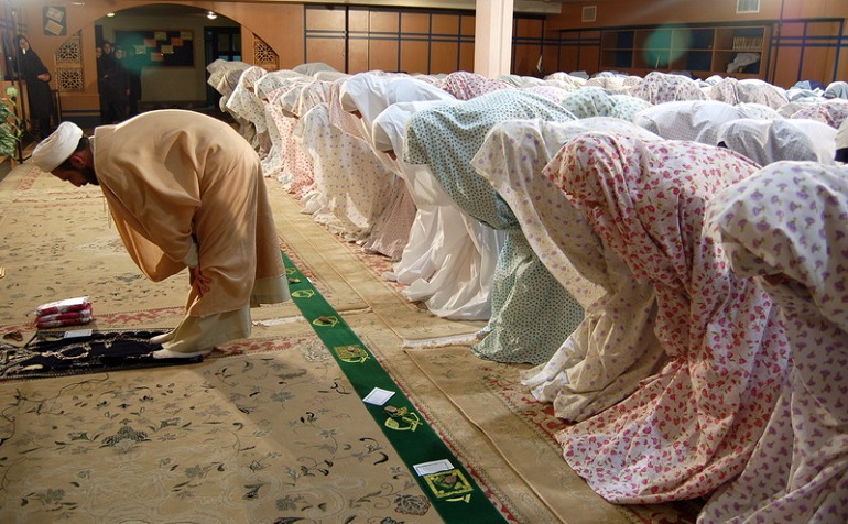 نماز، زن، رکوع، زانو