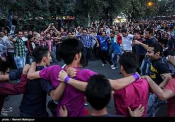 جشن و پایکوبی مردم بعد از صعود ایران به جام جهانی