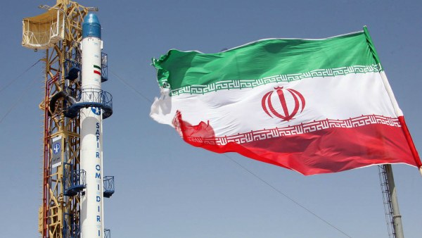 O Irã poderoso, projeto, fabricação e lançamento de satélite