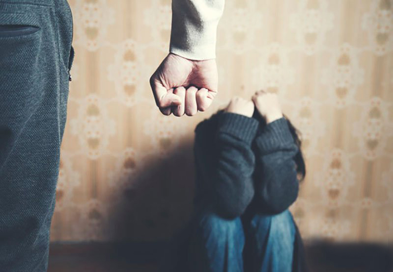 احترام به پدر و مادر پرخاشگر پرخاشگری