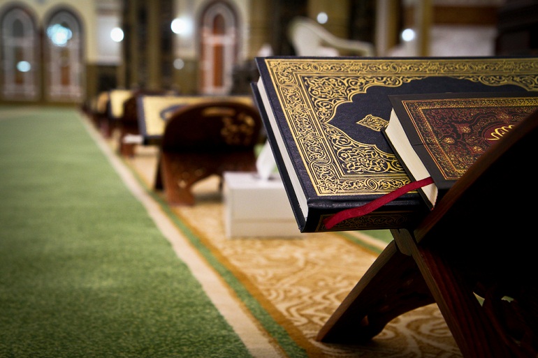 حکم بیرون بردن مُهر و قرآن مسجد