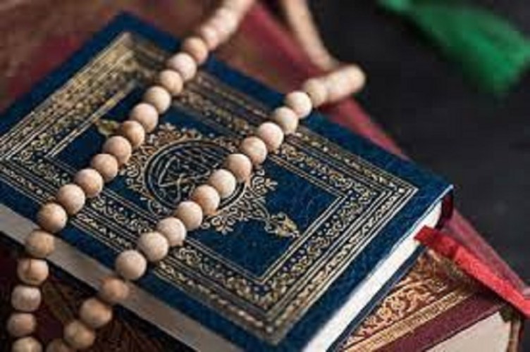 What is the relationship between the Qur'an and heavenly previous books?