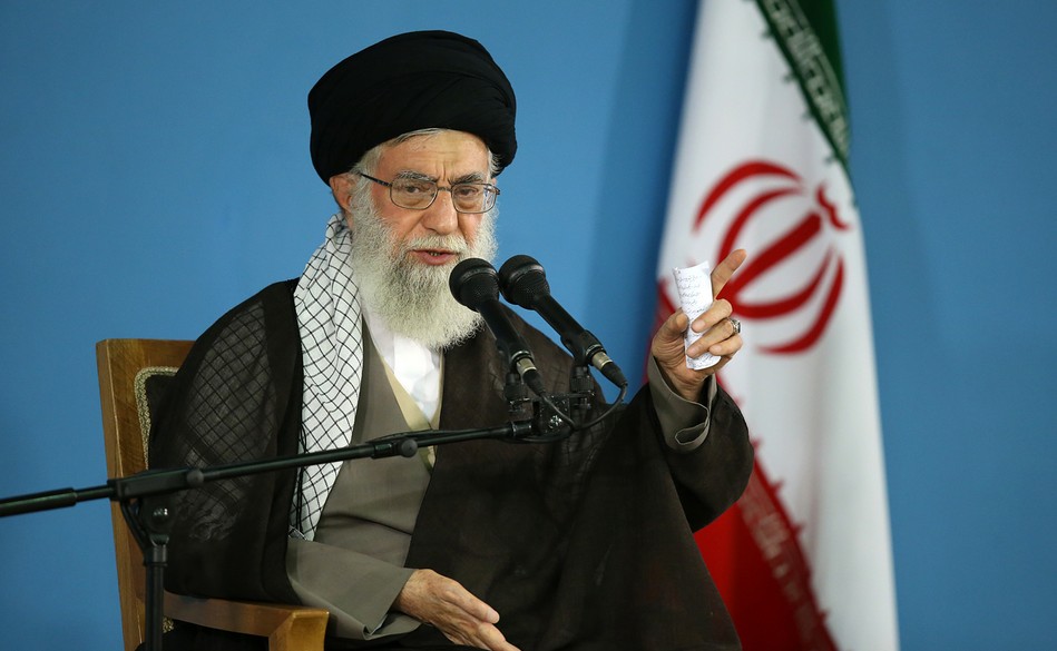 دستور به پیگیری مشکلات سیل زدگان خامنه ای