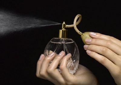 بوییدن عطر بدون قصد لذت در اعتکاف اعتکاف، عطر، لذت