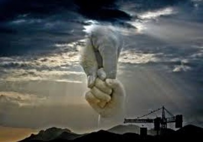 عشق خدا به بندگانش دست یاری