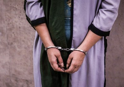 عاقبت زنی که ناهی از منکر را تمسخر کرد! زن زندانی