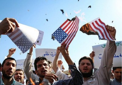 کسانی که تازه به سقوط اخلاقی و سیاسی آمریکا پی برده اند 65 سال از دانشجویان ایران عقب هستند دانشجو