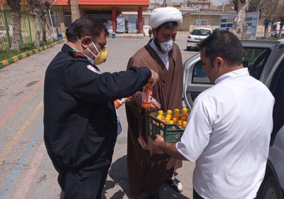 توزیع ۵۰۰ بطری آبمیوه طبیعی در بیمارستان شهدای تکاب کرونا