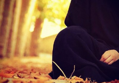چادر به سر دختر تنها