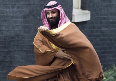 باجها و خوشرقصیها برای رسیدن به پادشاهی جوان خام