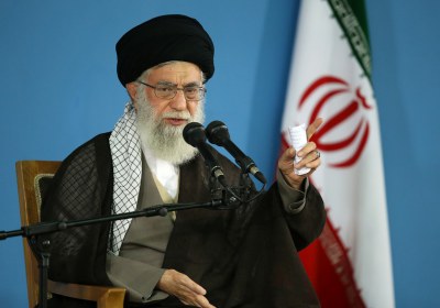دستور به پیگیری مشکلات سیل زدگان خامنه ای