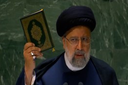 الرئيس الإيراني من منبر جمعية الأمم المتحدة يستنكر الإعتداءات على المصحف الشريف 